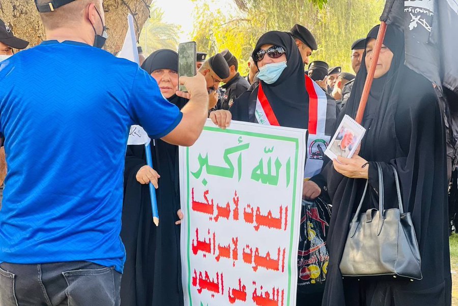 متظاهرون أمام السفارة الأمريكية في بغداد يطالبون بوضع حد لتدخلات واشنطن (2)
